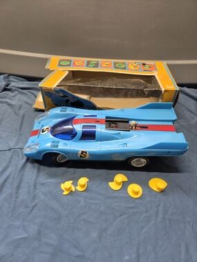 VINTAGE RADIO SHACK BATTERY POWERED PORSCHE 917 TOY CAR